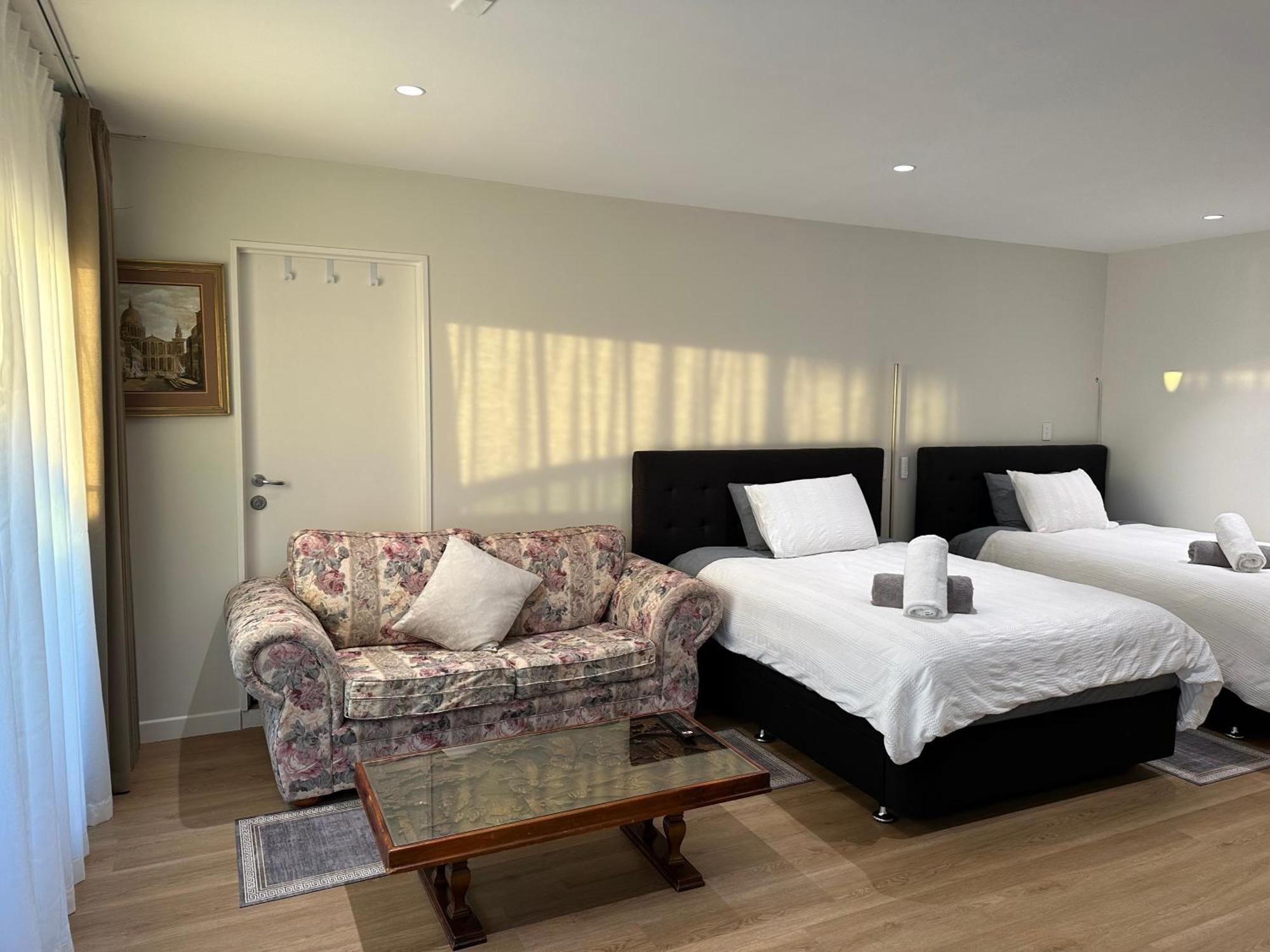 Beautiful Lakeview Apartment Taupo Eksteriør bilde