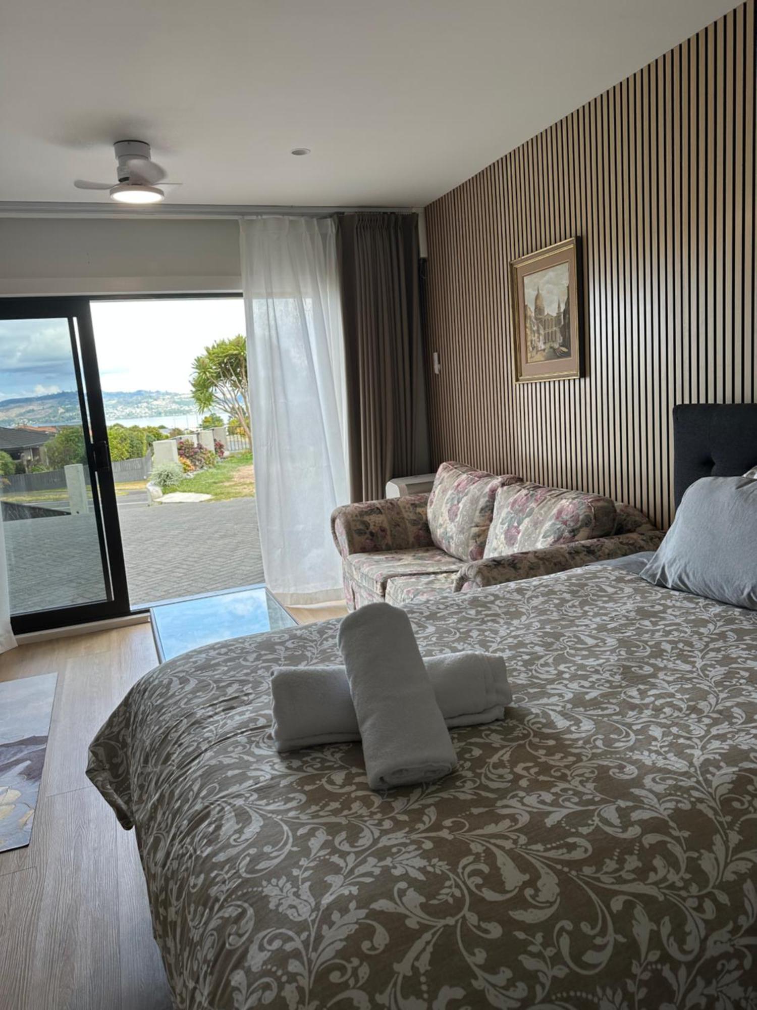 Beautiful Lakeview Apartment Taupo Eksteriør bilde